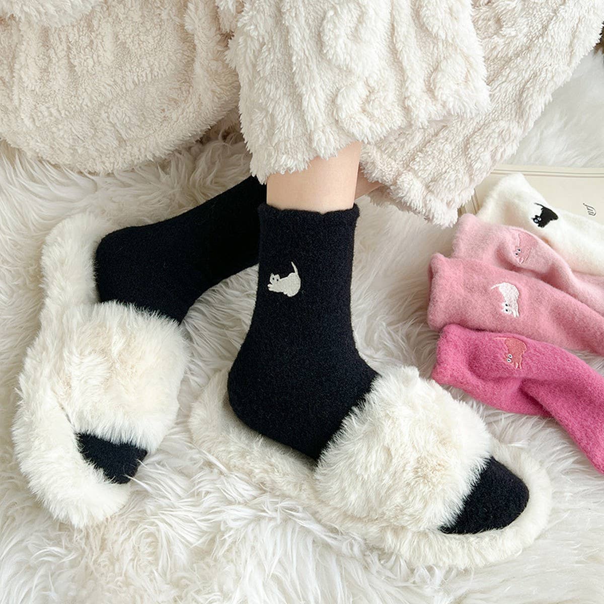 WOMEN'S WARM CUTE CAT SLEEPING HOME SOCKS