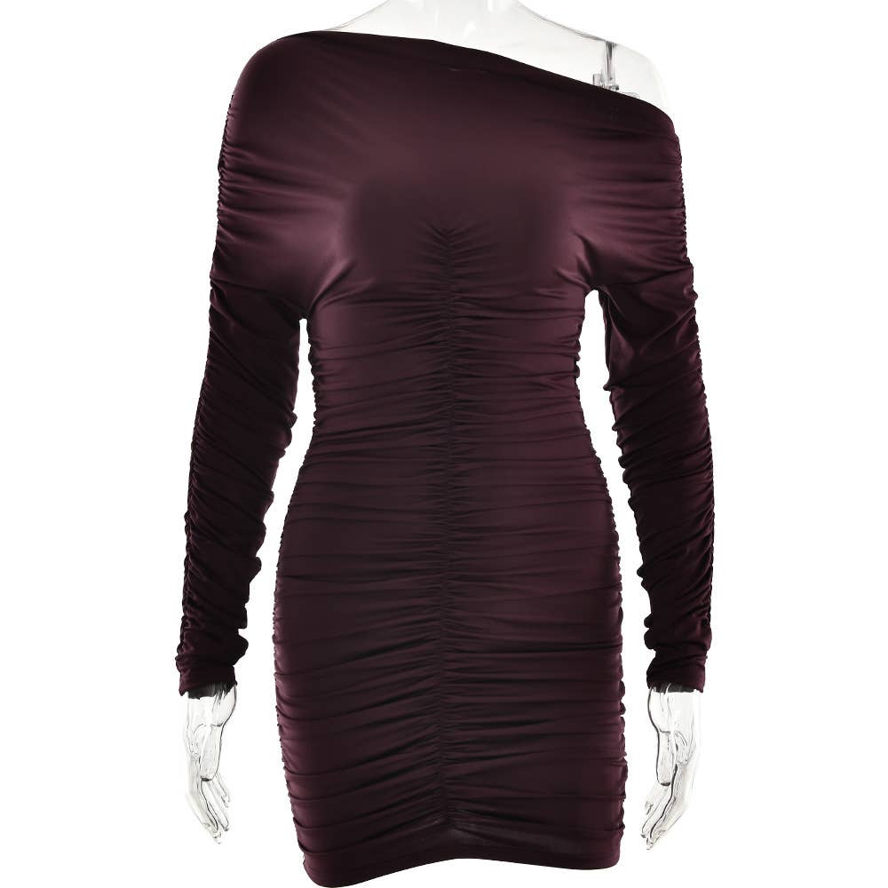 Solid-color off-the-shoulder body-hugging dress
