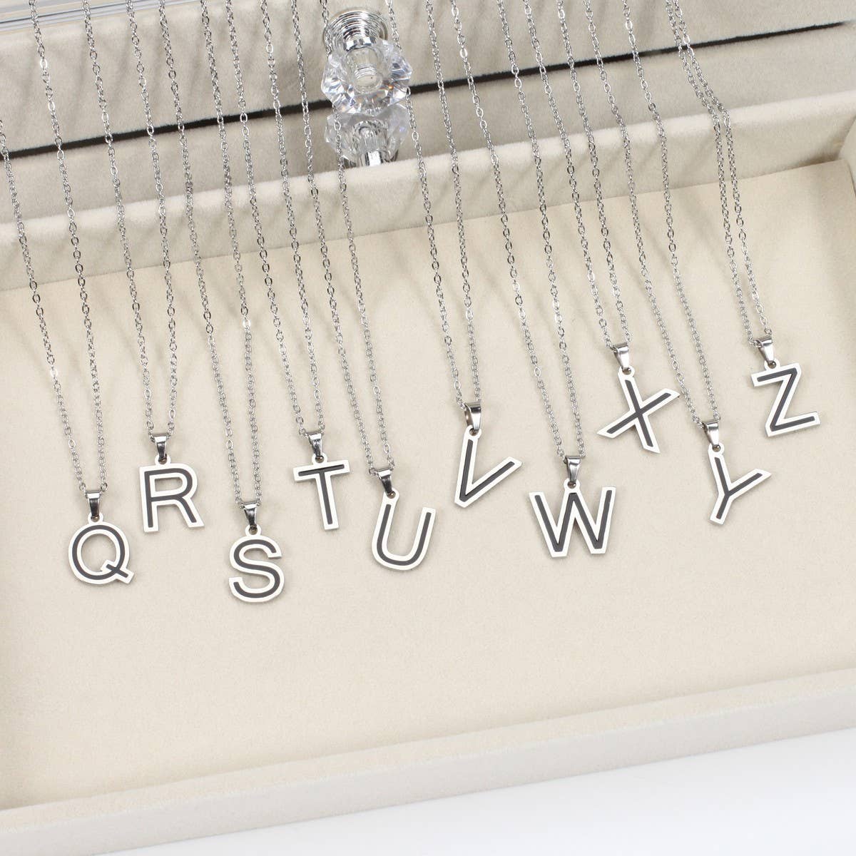 CWAJE05716_STAINLESS STEEL ALPHABET LETTER PENDANT NECKLACE