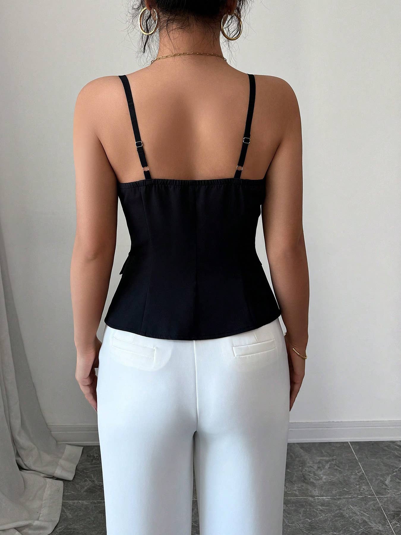 Slimming and form-fitting waistcoat  halter top