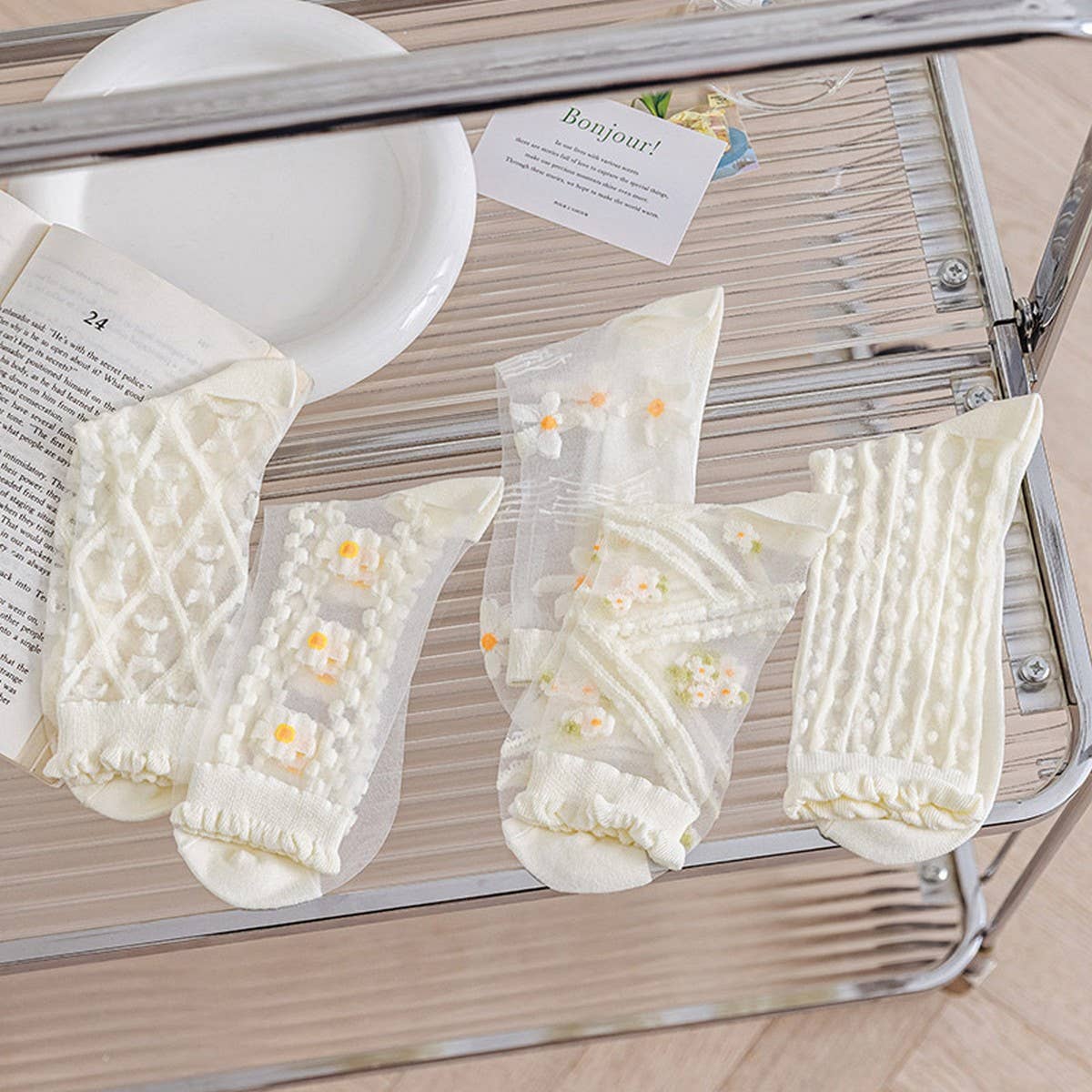 SUMMER THIN WHITE FLORAL DESIGN BOAT SOCKS