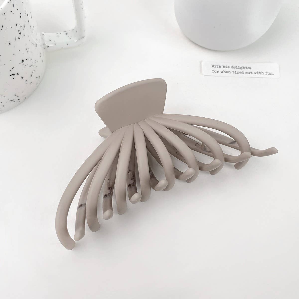 Rad extra-large shark clip fashionable grab clip