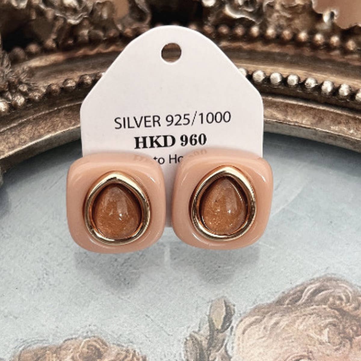 VINTAGE RESIN WATER DROP EARRINGS