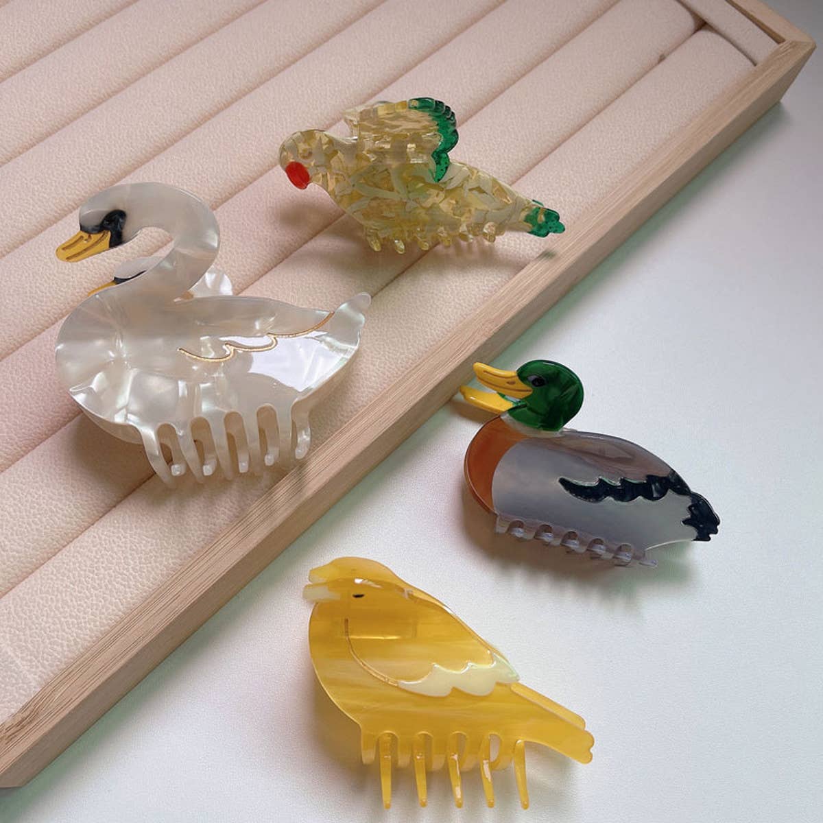 ANIMAL COLORFUL PARROT BIRD HAIR CLIP_CWAHA1336