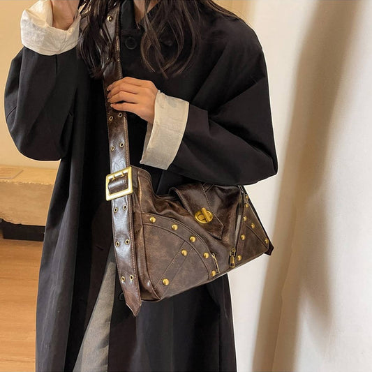 RETRO RIVET LARGE CAPACITY SHOULDER BAG_CWAB1580