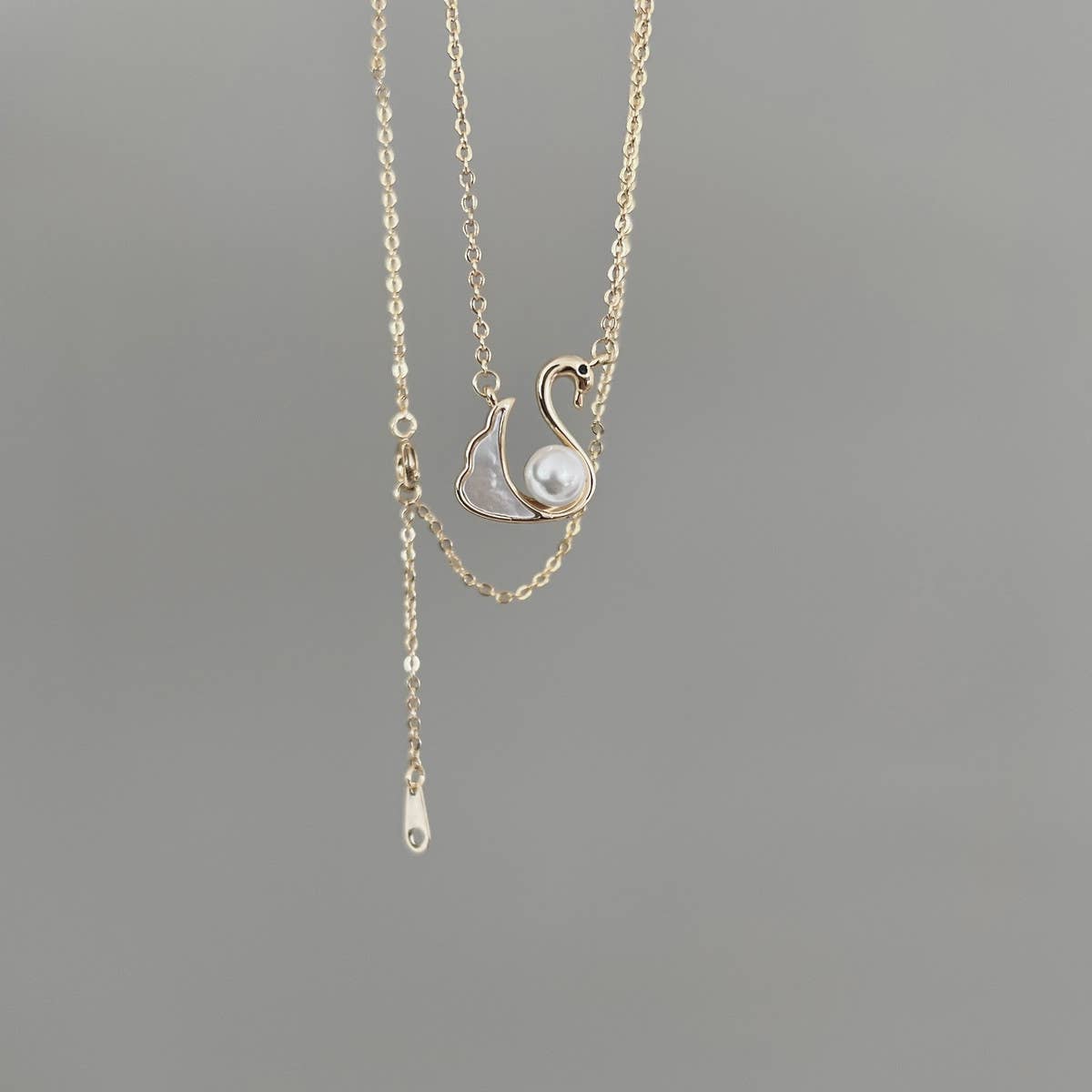 2024 SWAN PEARL NECKLACE_CWAJE1280