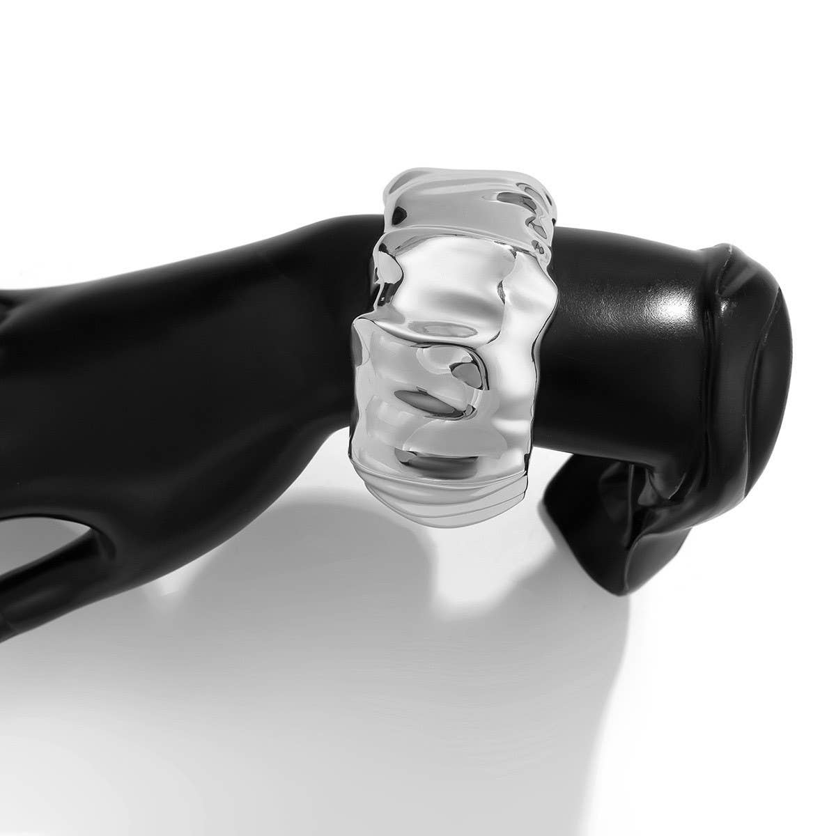 FASHIONABLE SPRING OPEN METAL SMOOTH BRACELET