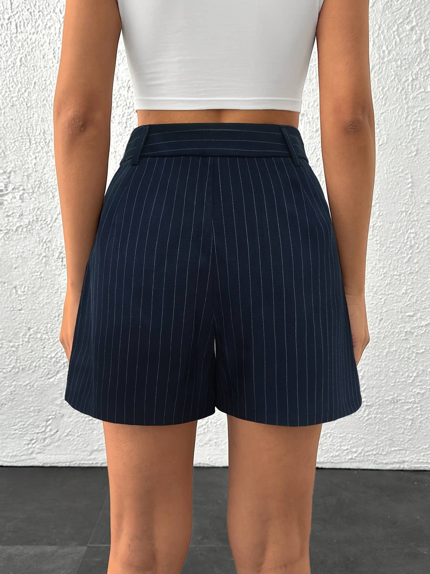 Comfortable double-pocket striped woven shorts