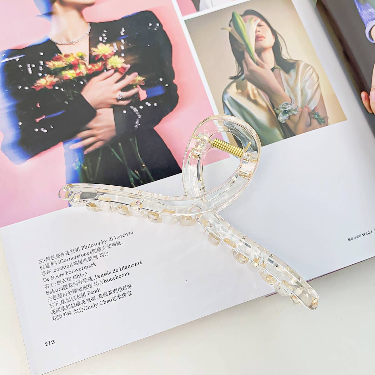 Fashionable cross-grip jelly-colored shark clip