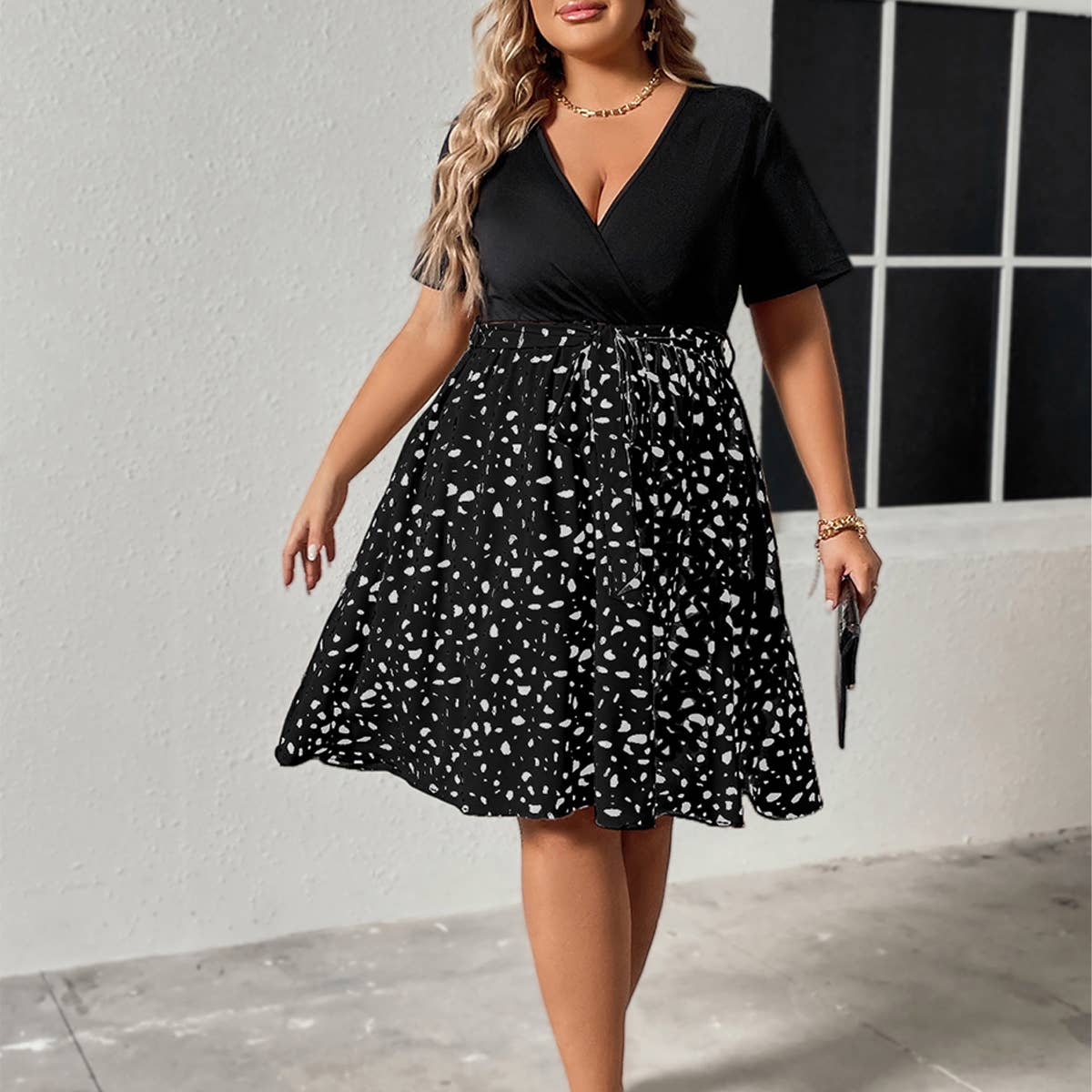 Plus Size V-Neck Tie Waist Ruched Patchwork Dress_CWDMD5978