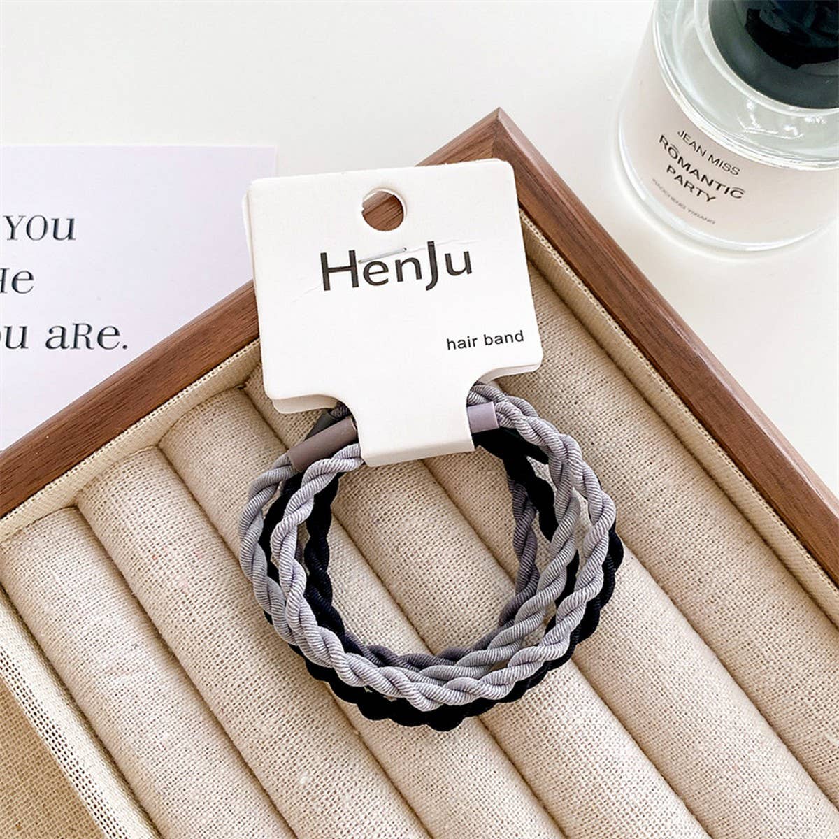 SIMPLE, DURABLE AND TRACELESS HAIR TIES_CWAHA1124