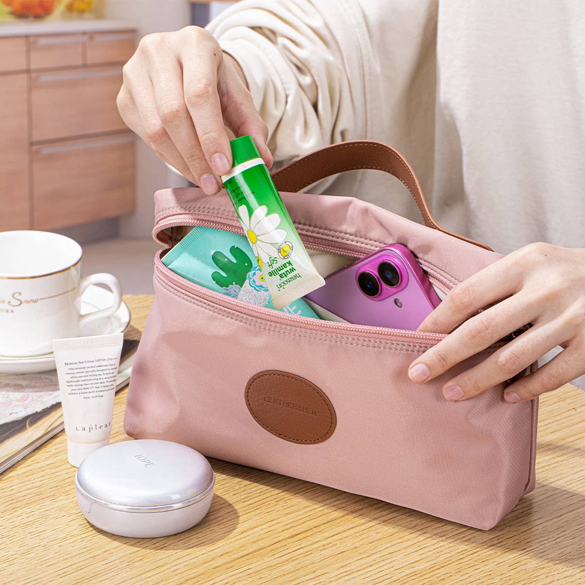 Trendy Women¡¯s Toiletry Pouch ? Travel Ready_CUAB00376
