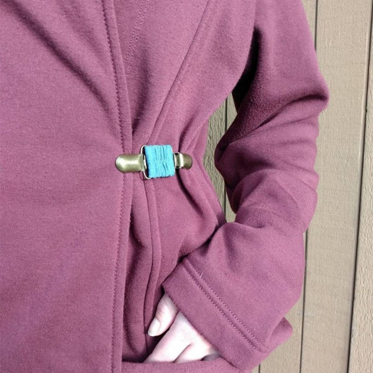 FASHIONABLE SHAWL CLIP WITH ANTI-EXPOSURE BUCKLE