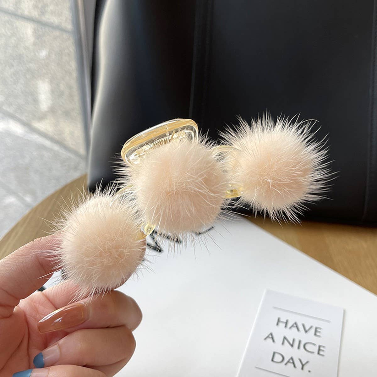 TEMPERAMENT REAL MINK FUR PLUSH BALL HAIRPIN