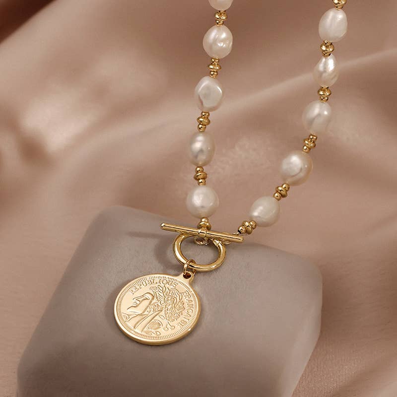 Pearl gold coin figures OT buckle necklaces