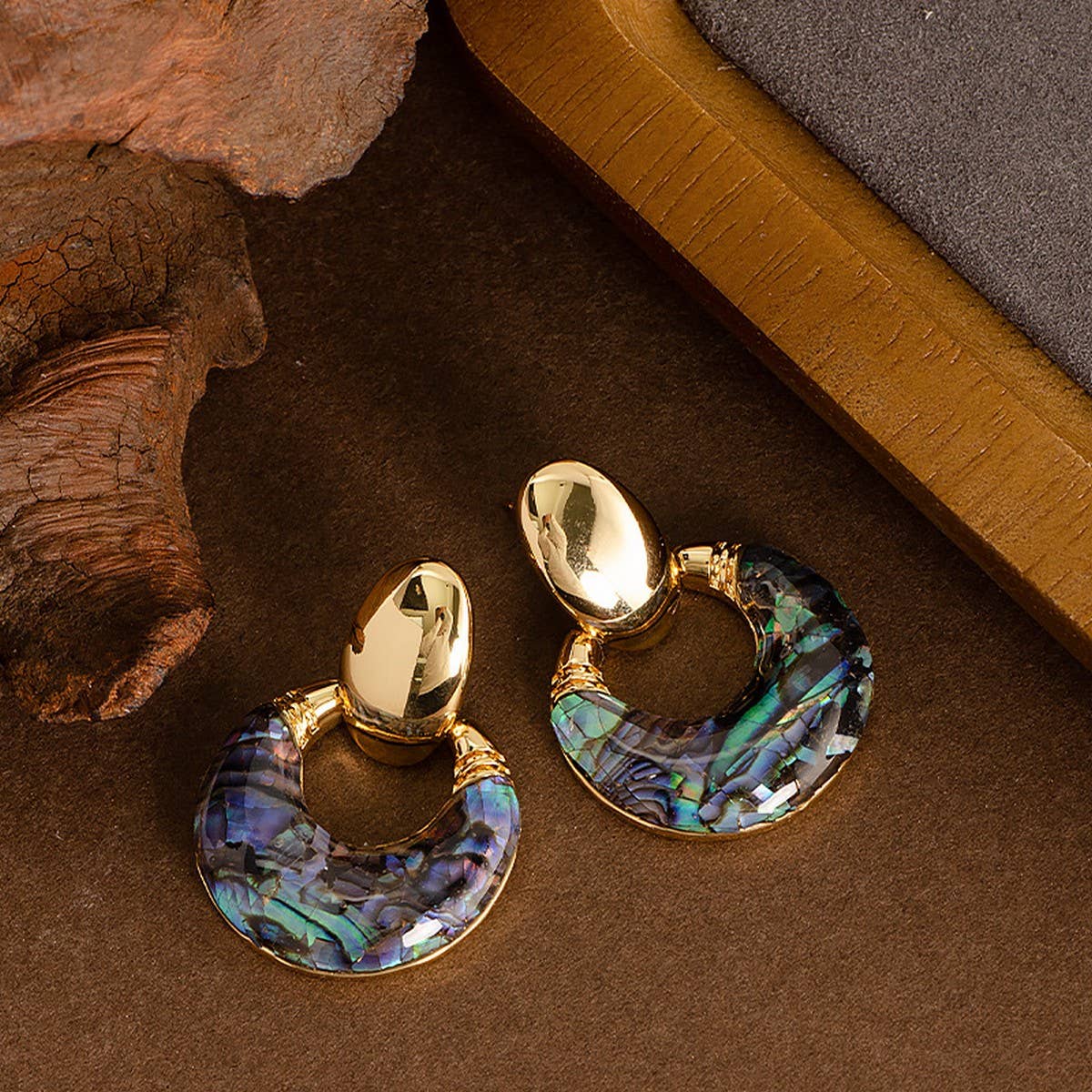 VINTAGE NATURAL OVAL BLACK SHELL EARRINGS