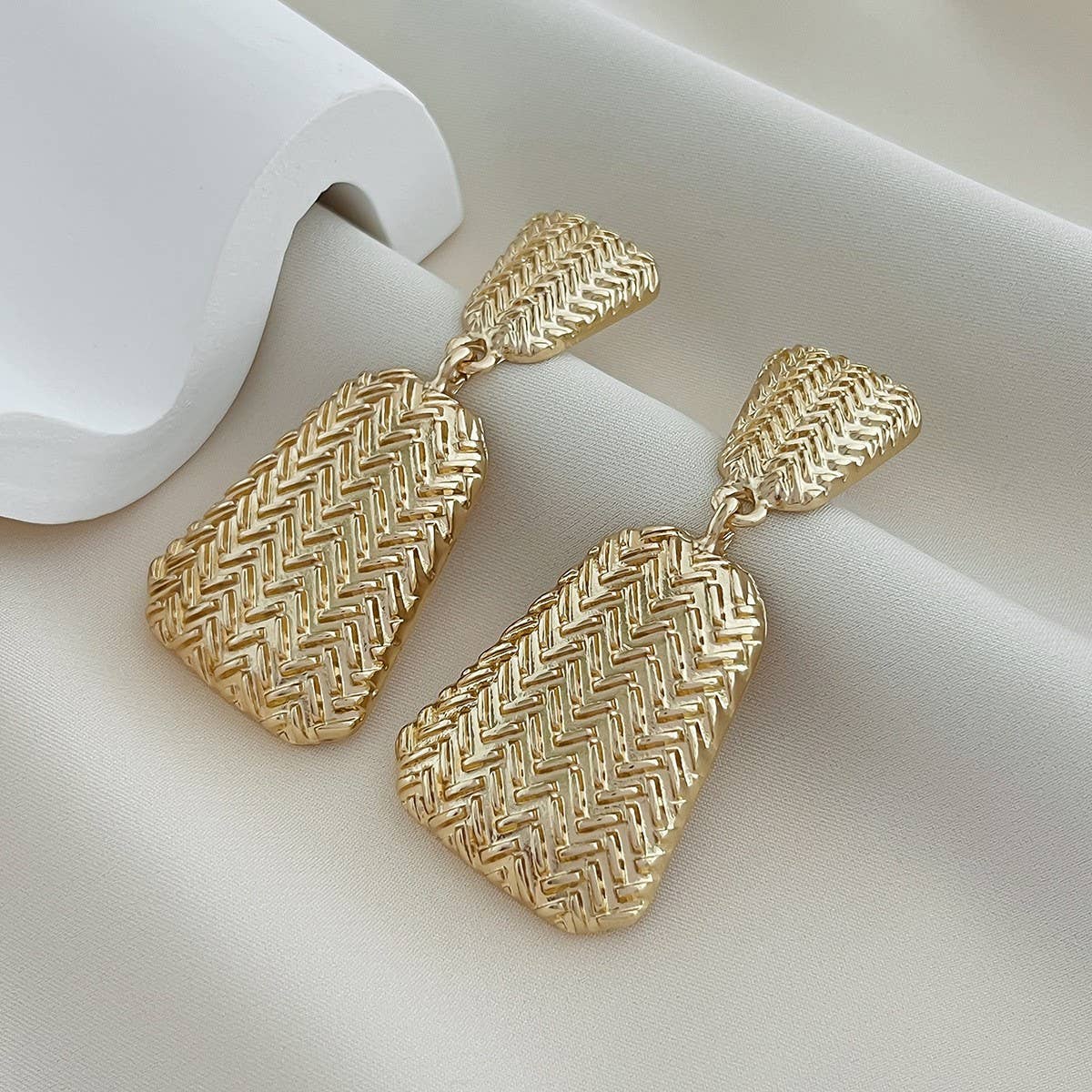 FASHIONABLE COMMUTING IRREGULAR TEXTURE EARRINGS