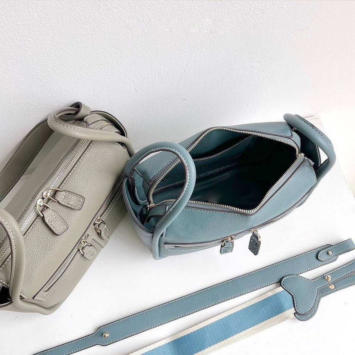 MULTI-ZIP POCKET HANDBAG_CWAB1938