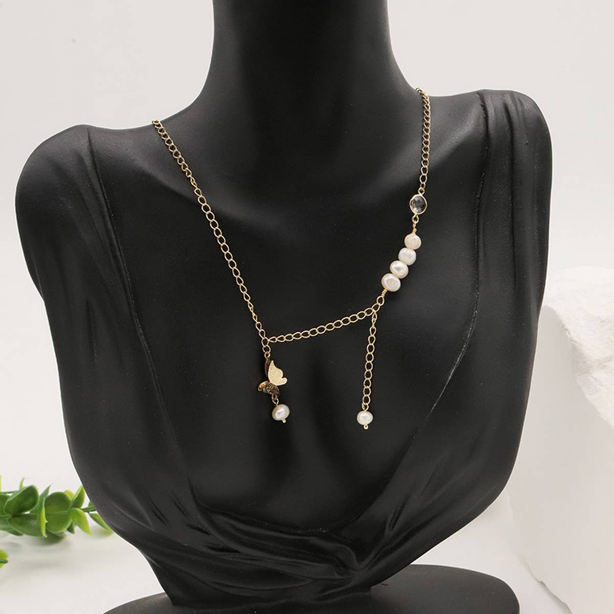 VERSATILE BUTTERFLY FRESHWATER PEARL NECKLACE
