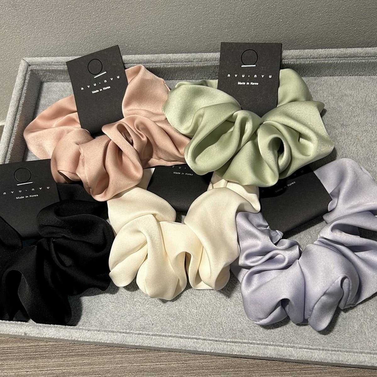 GENTLE AND ELEGANT FRENCH HAIR SCRUNCHIES_CWAHA1737