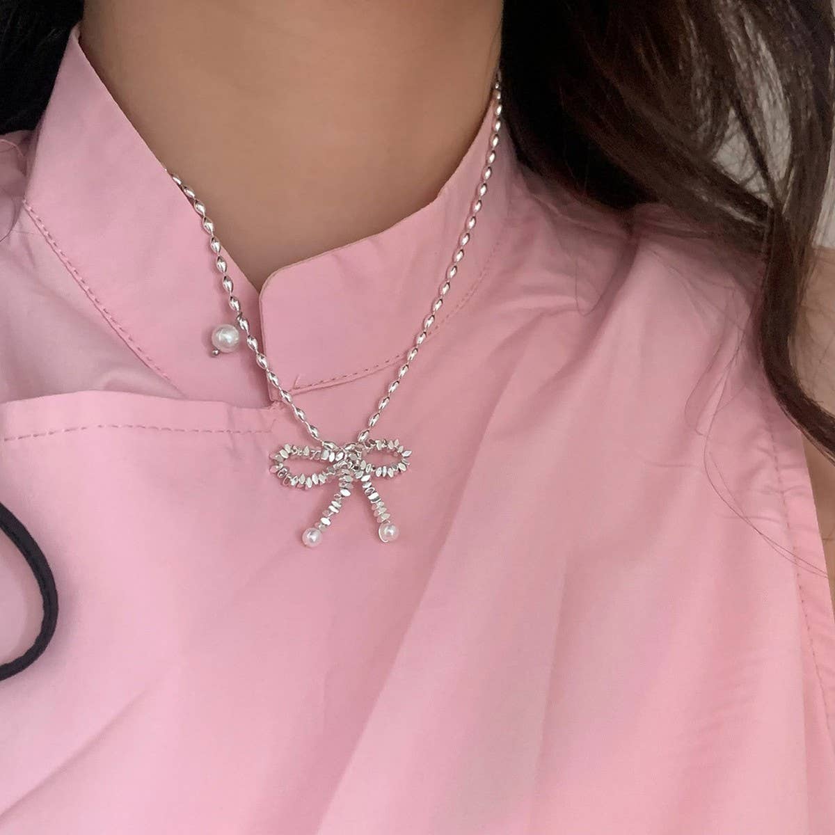 WOMEN'S PEARL AND SILVER BOW PENDANT NECKLACE