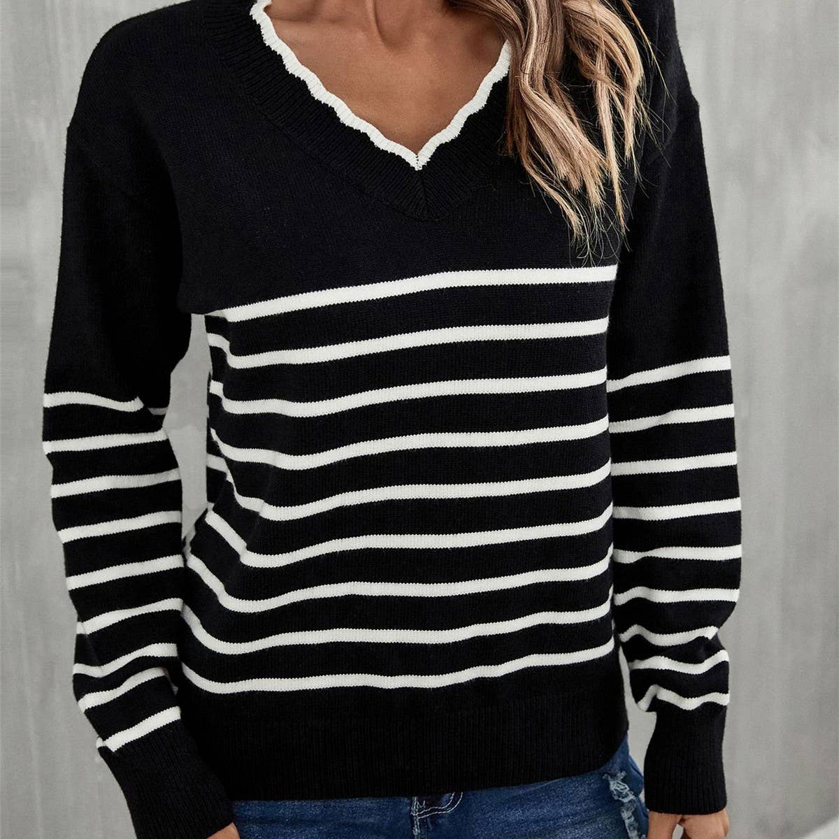 Striped V-neck sweater pullover base