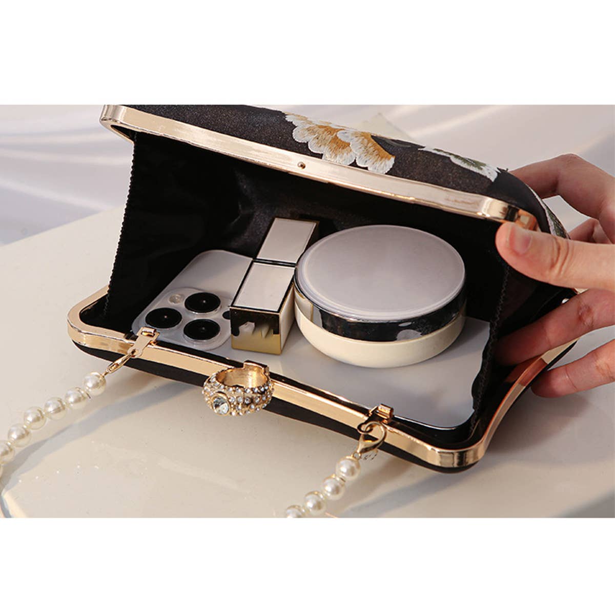 VINTAGE LADY SILK EMBROIDERED CLUTCH_CWAB2483