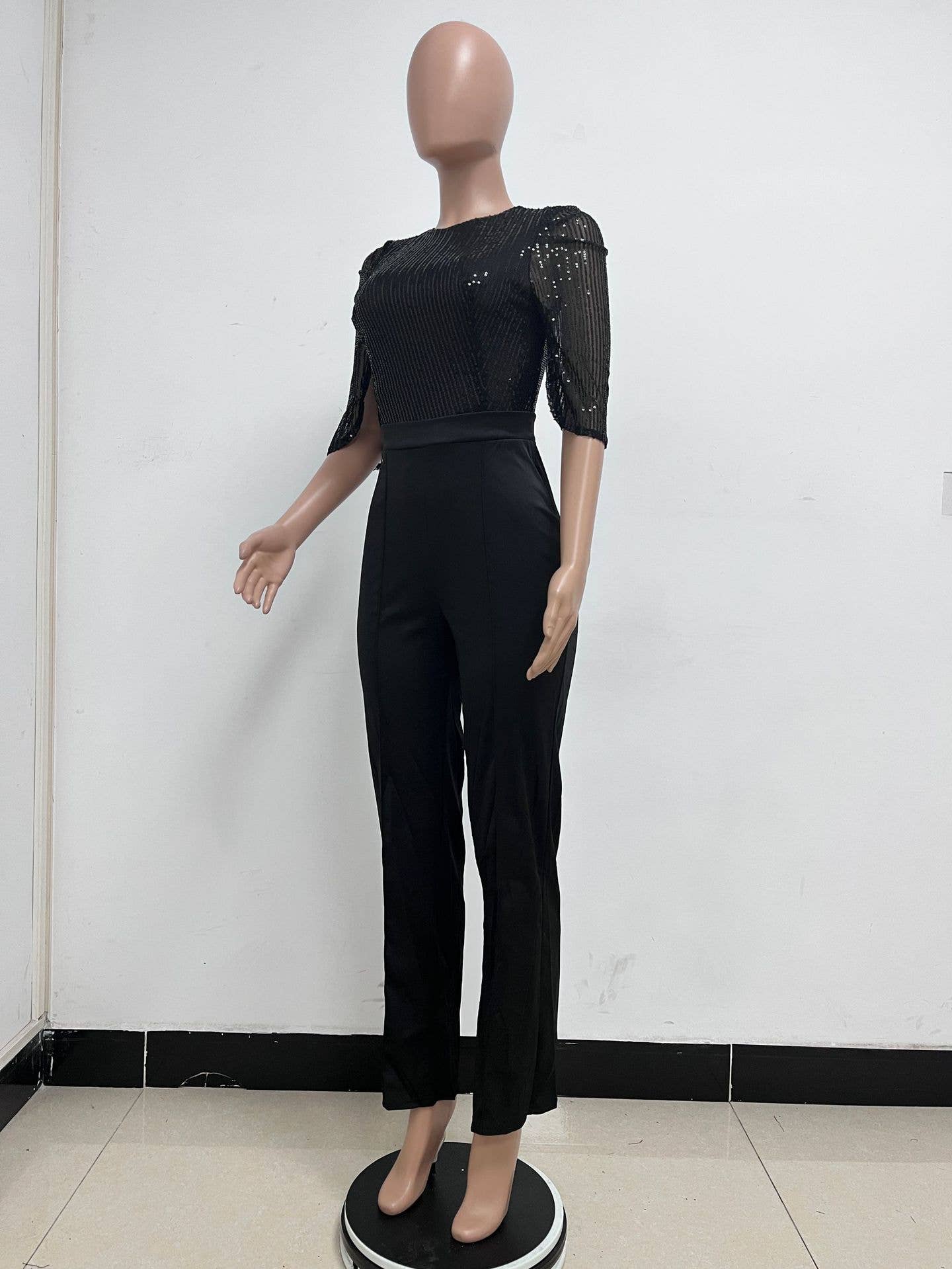 Round-neck,high-waisted sequined jumpsuit