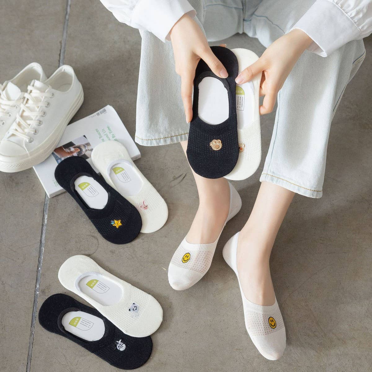 MESH CARTOON EMBROIDERED INVISIBLE SOCKS