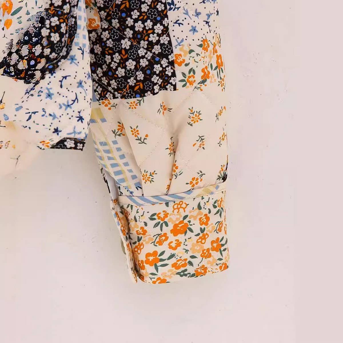 FLORAL PRINT PANELED BUTTON QUILTED JACKET