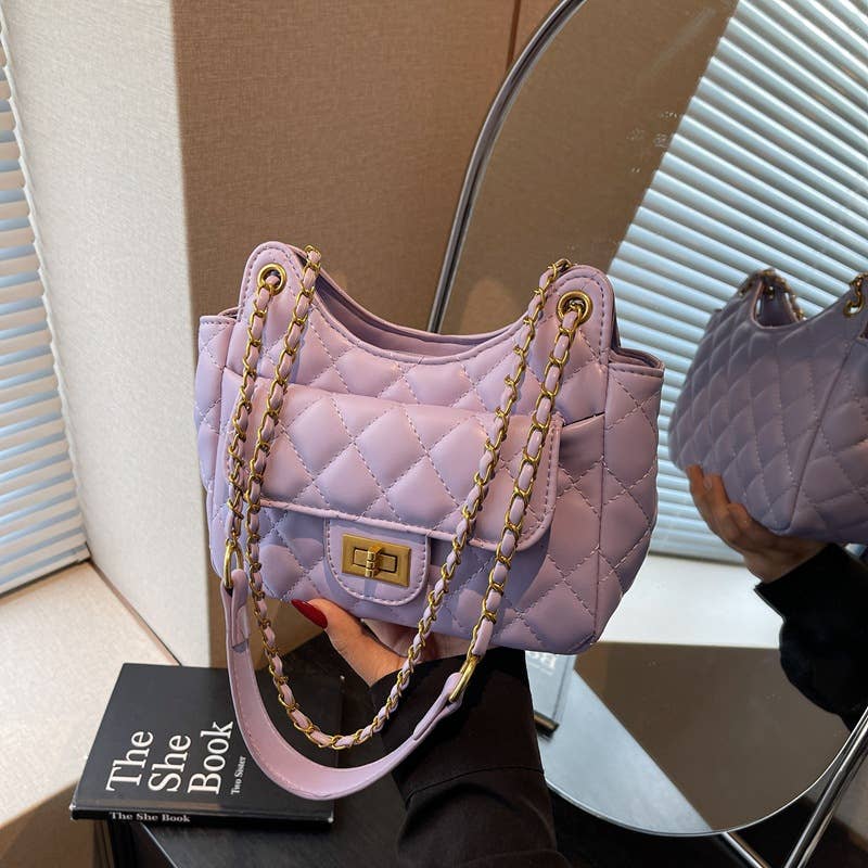 Diamond-shaped chain underarm bag