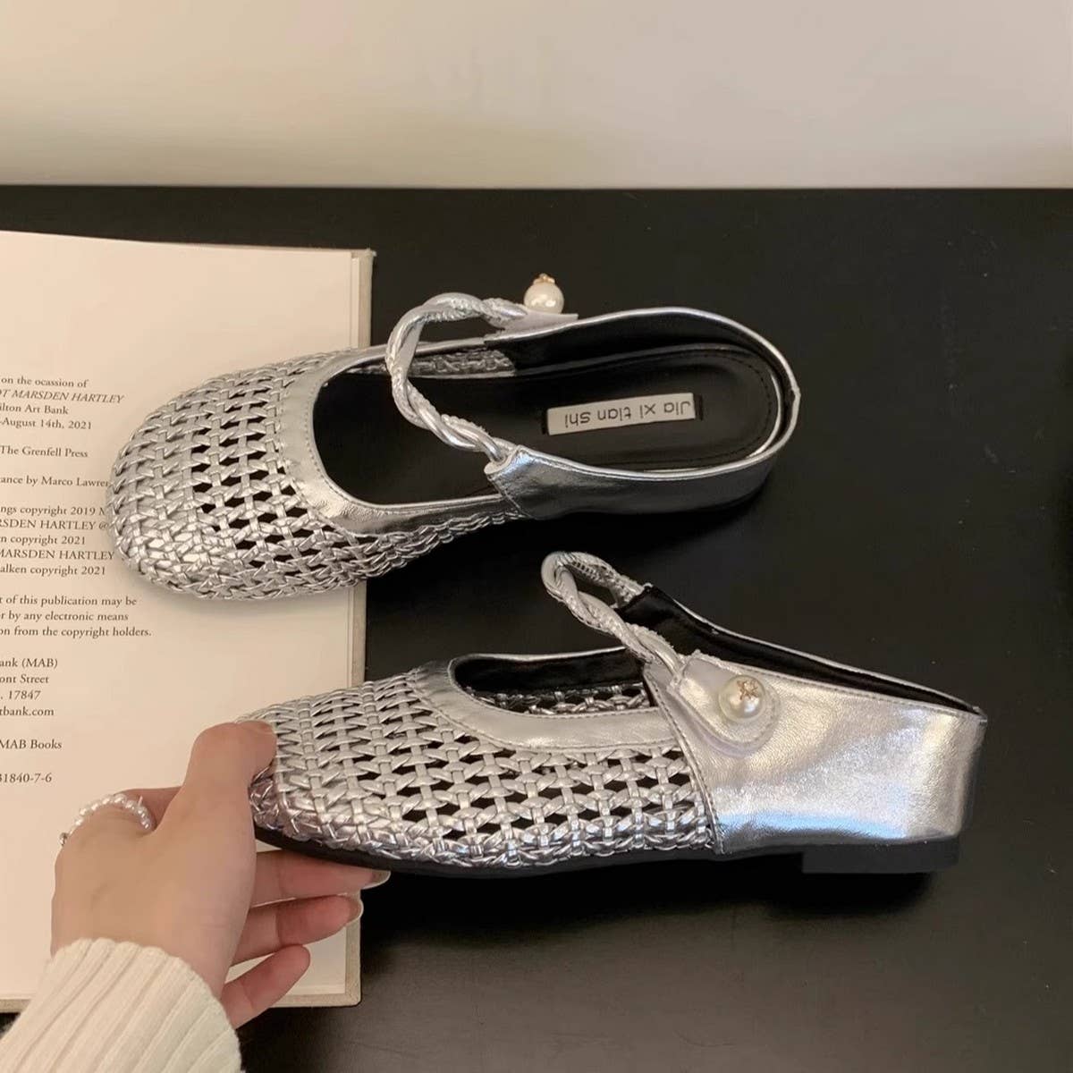 Woven Platform Mules with Closed Toe_CWSHF0095