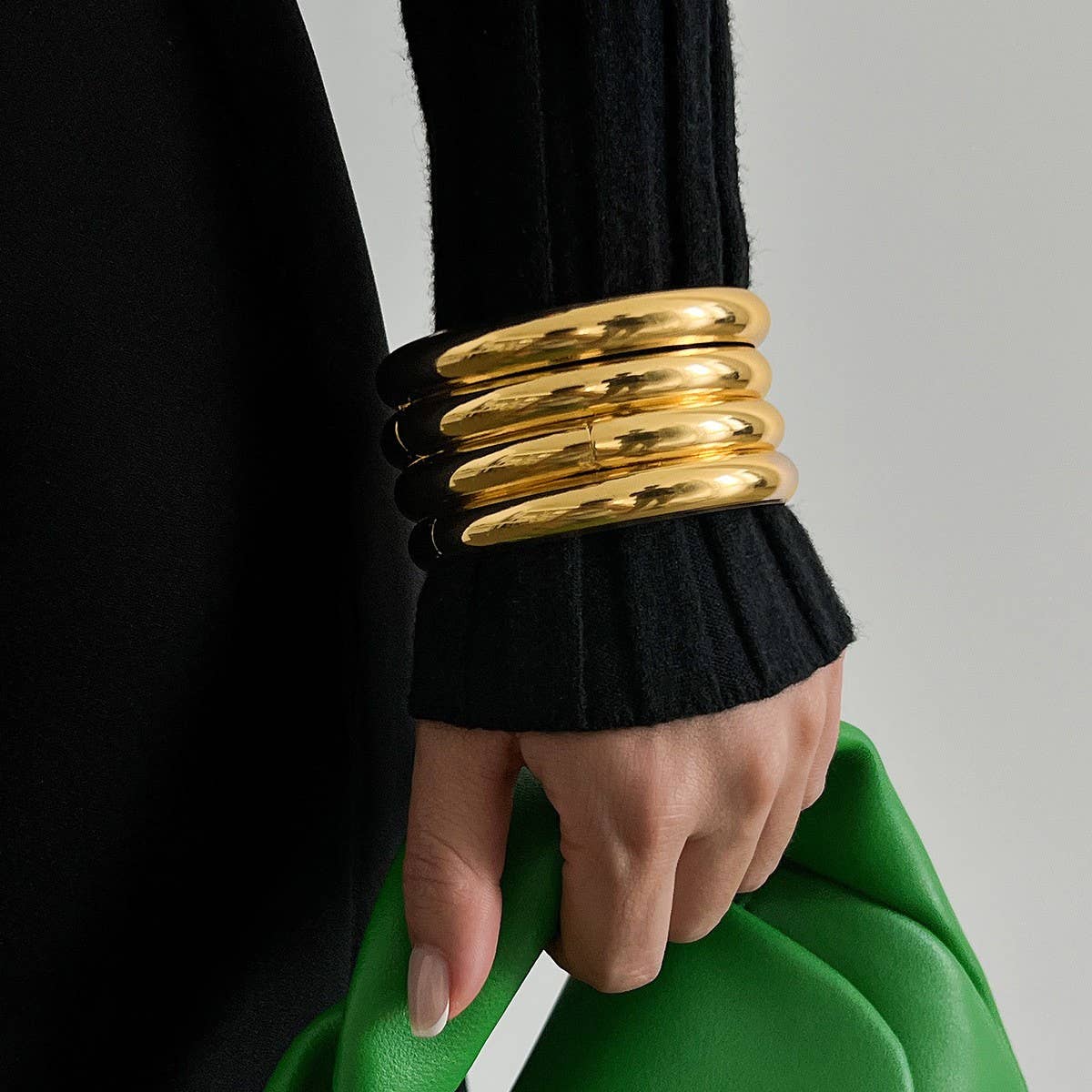 FASHIONABLE CURVED SMOOTH TWIST BRACELET