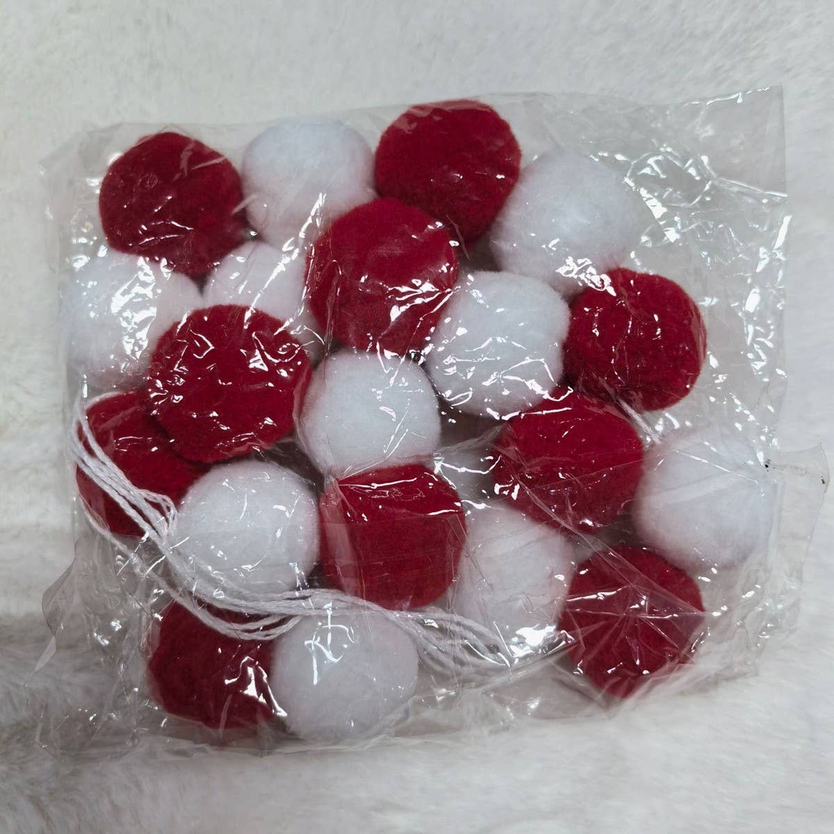 CWMM10234_2M CHRISTMAS FELT BALL GARLAND 20  DECOR