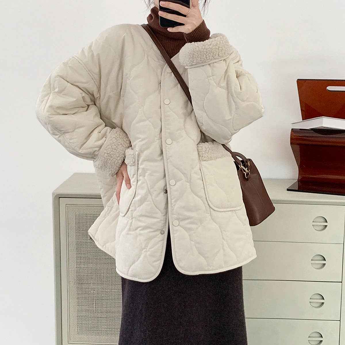 V round neck spliced lamb wool padded jacket