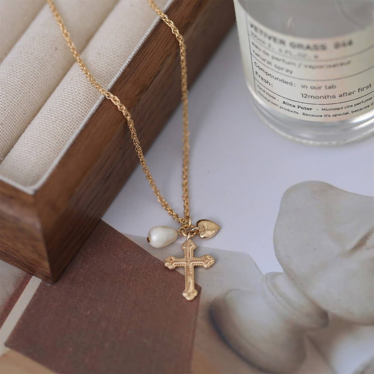 Natural freshwater pearl heart necklace