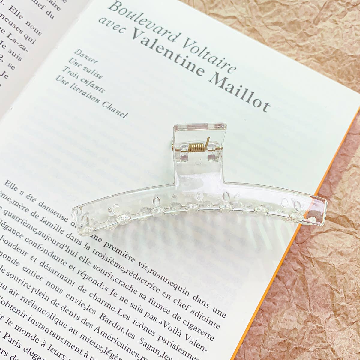 Arc-shaped semi-circular transparent gripper