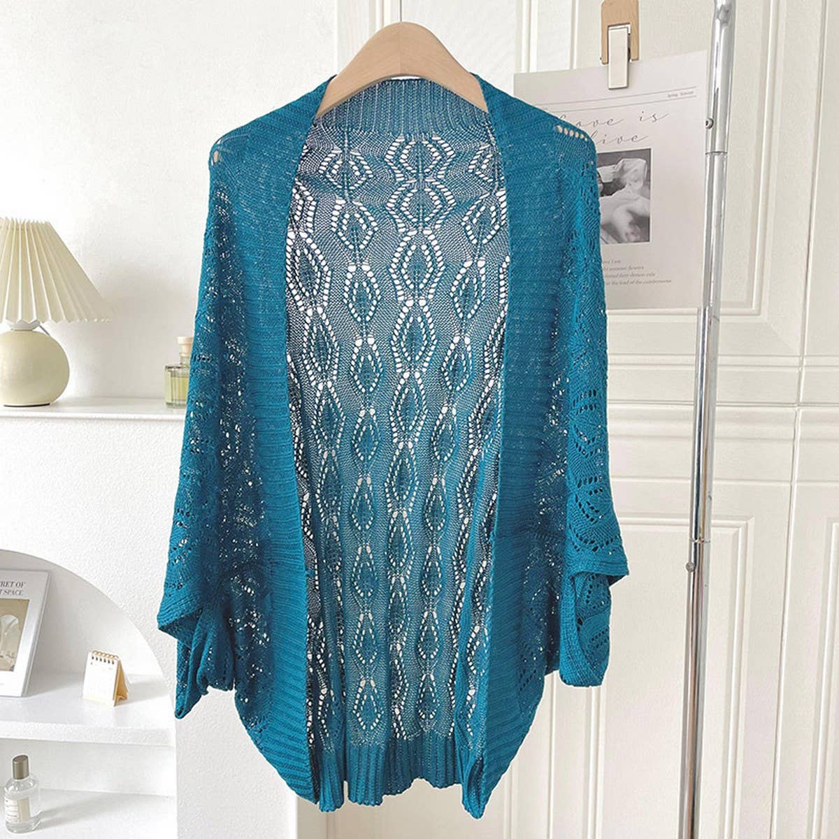 DIAMOND-SHAPED HOLLOW KNITTED SHAWL