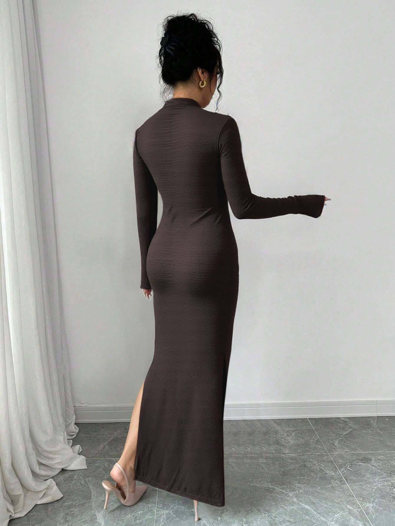 Sexy slit figure-hugging waist-revealing dress