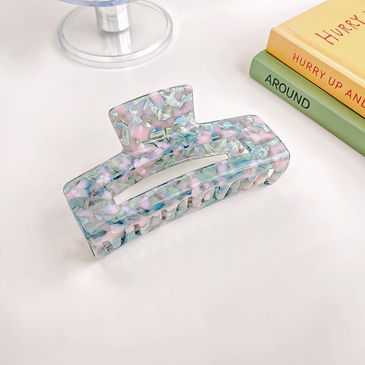 Retro and high-end acetate leopard hair clippers