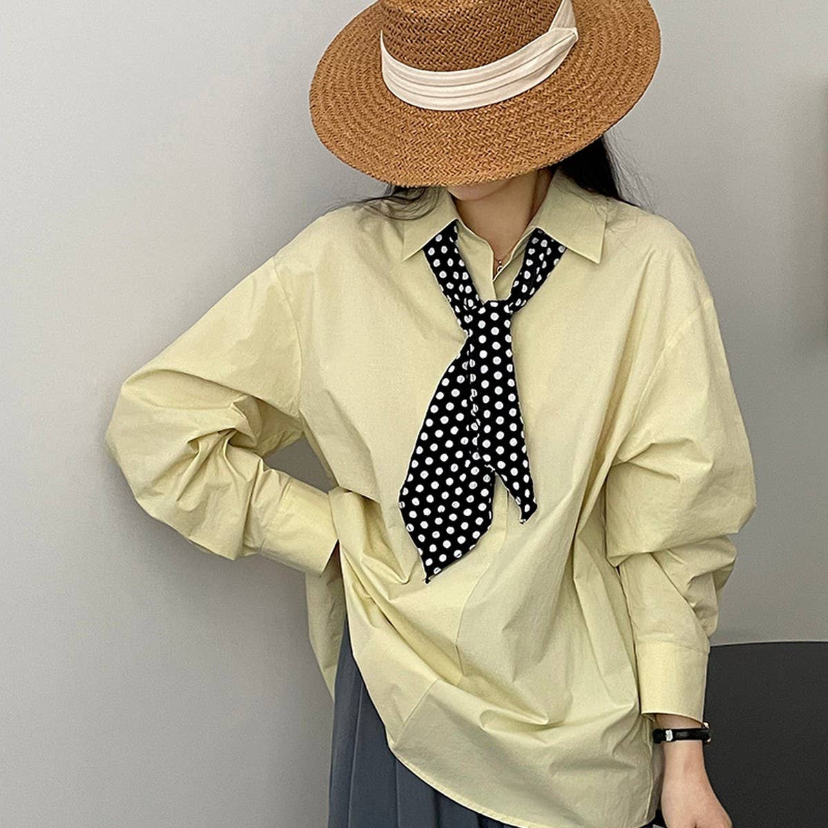 Basic solid color V-neck washed cotton shirt