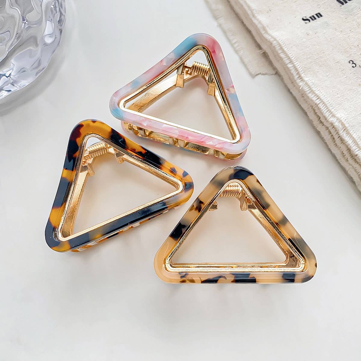 Small Triangle Acetate Hair Claw for Ponytails_CWAHA0400