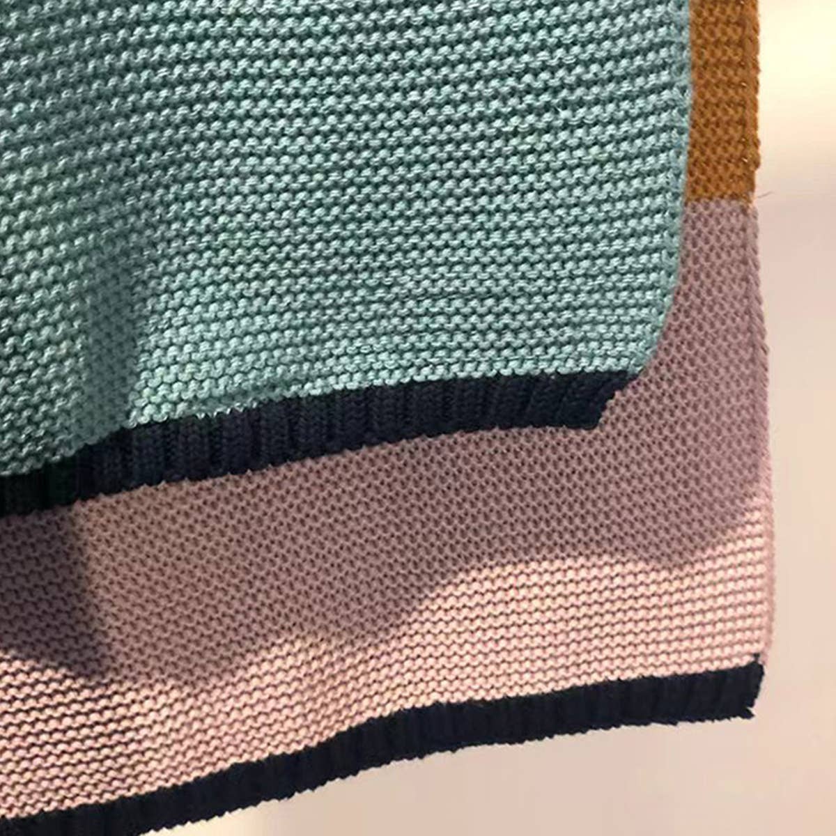 SIMPLE COLOR MATCHING STRIPED KNITTING BLANKET_CWASC0352