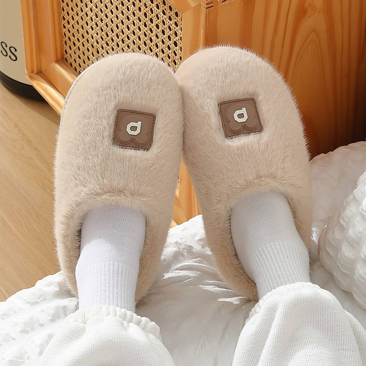 MINIMALIST WARM COMFY FLUFFY BEDROOM SLIPPERS