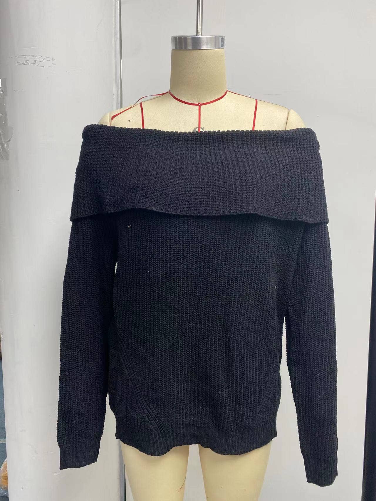 STRAPLESS SHOULDER SWEATER IN SOLID COLOR