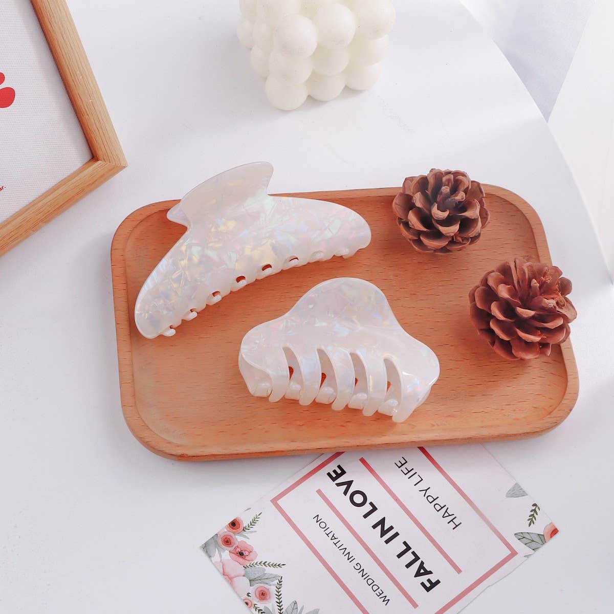 CWAHA1409_SIMPLE HAIR CLAW CLIP WHITE SHIMMER