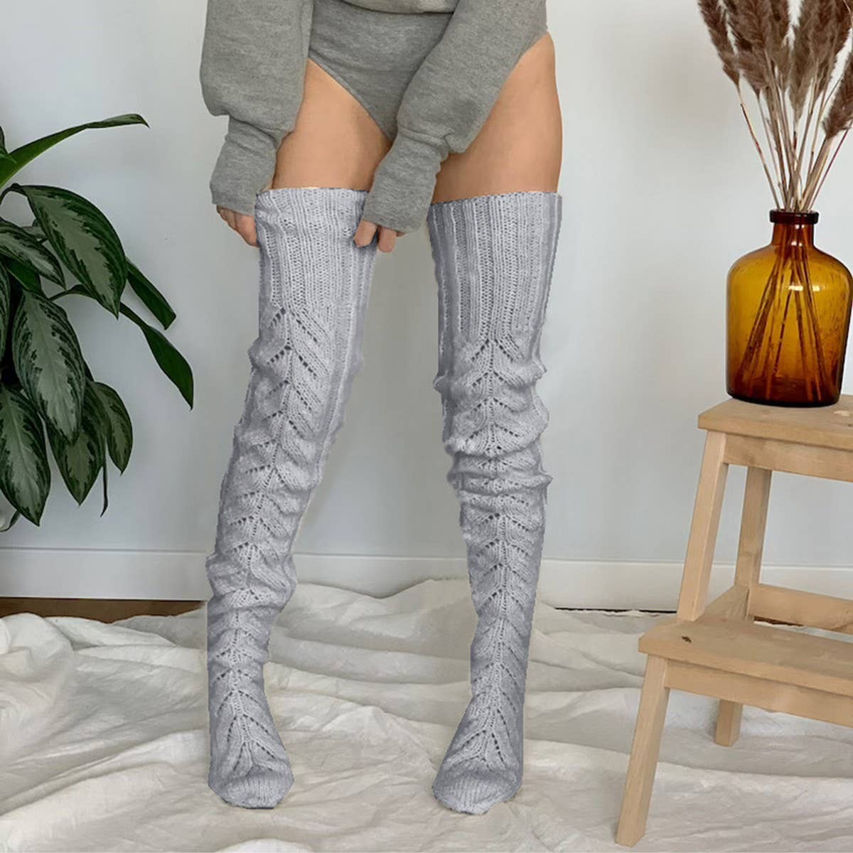 AUTUMN AND WINTER HOLLOW OVER-THE-KNEE SOCKS_CWMS0847