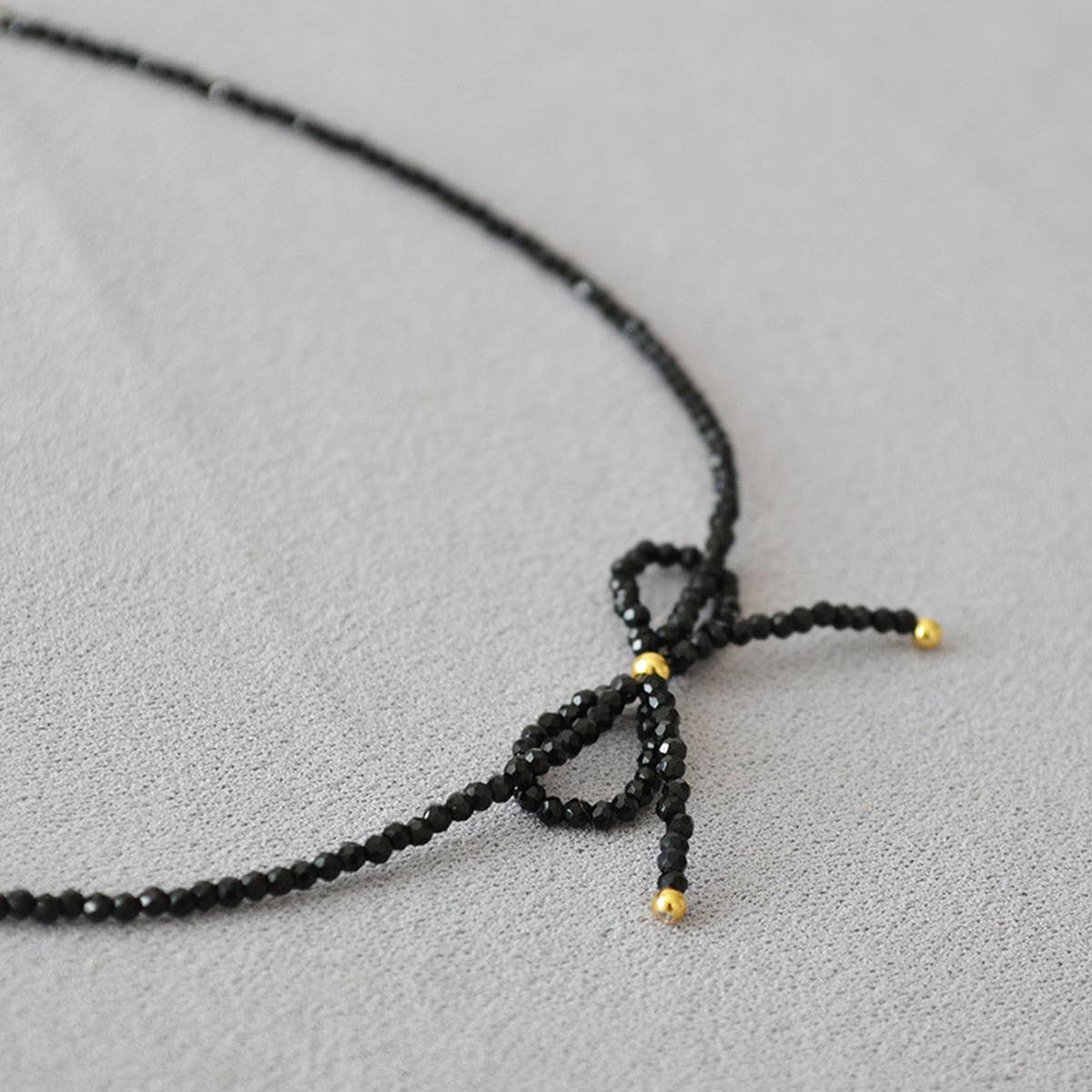 SIMPLE AND DELICATE BOW HANDMADE BEADED NECKLACE