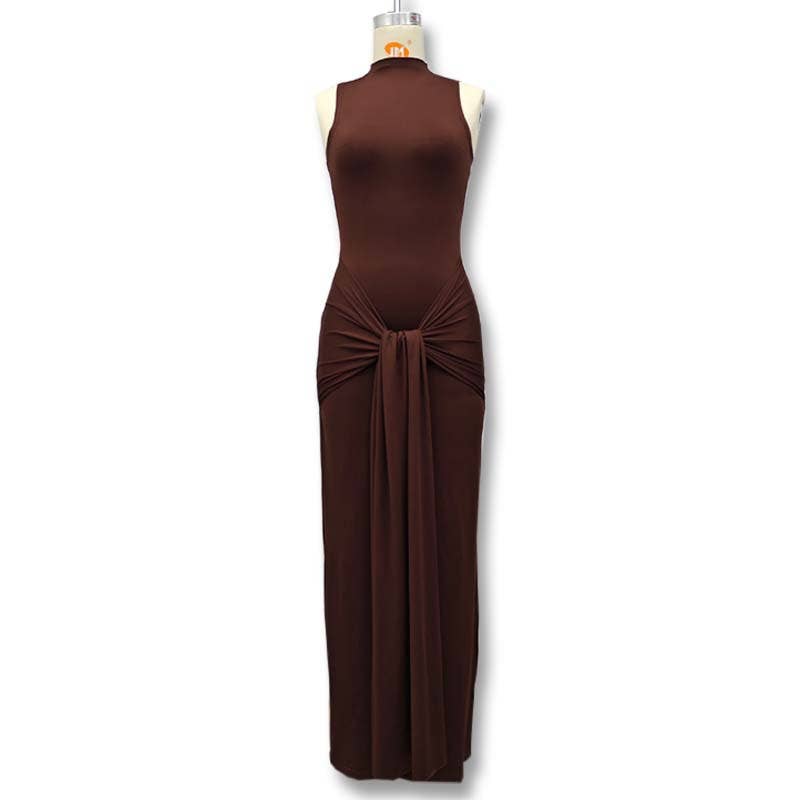 Solid-color round-neck and body-hugging dress