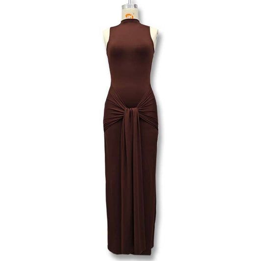 Solid-color round-neck and body-hugging dress